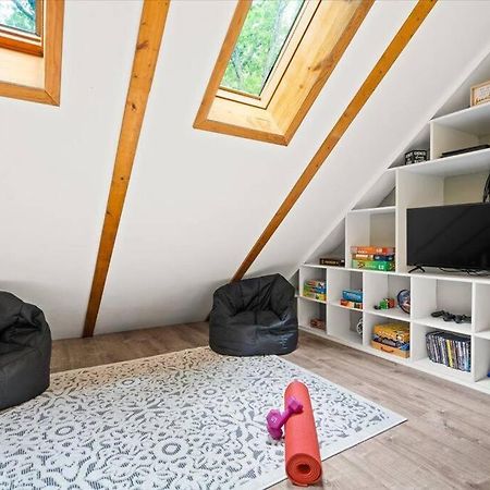 The Gingerbread House: 4 Bedroom Chalet, W/ Sunroom/Deck, Sleeps 12, Modern Amenities McGaheysville Zewnętrze zdjęcie