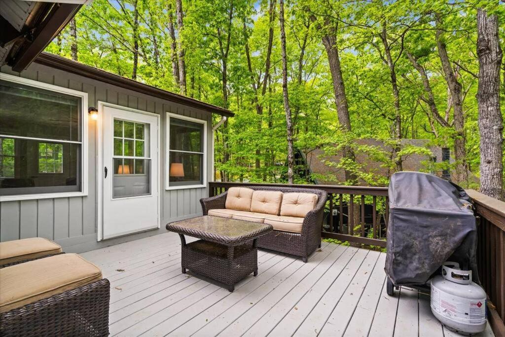 The Gingerbread House: 4 Bedroom Chalet, W/ Sunroom/Deck, Sleeps 12, Modern Amenities McGaheysville Zewnętrze zdjęcie