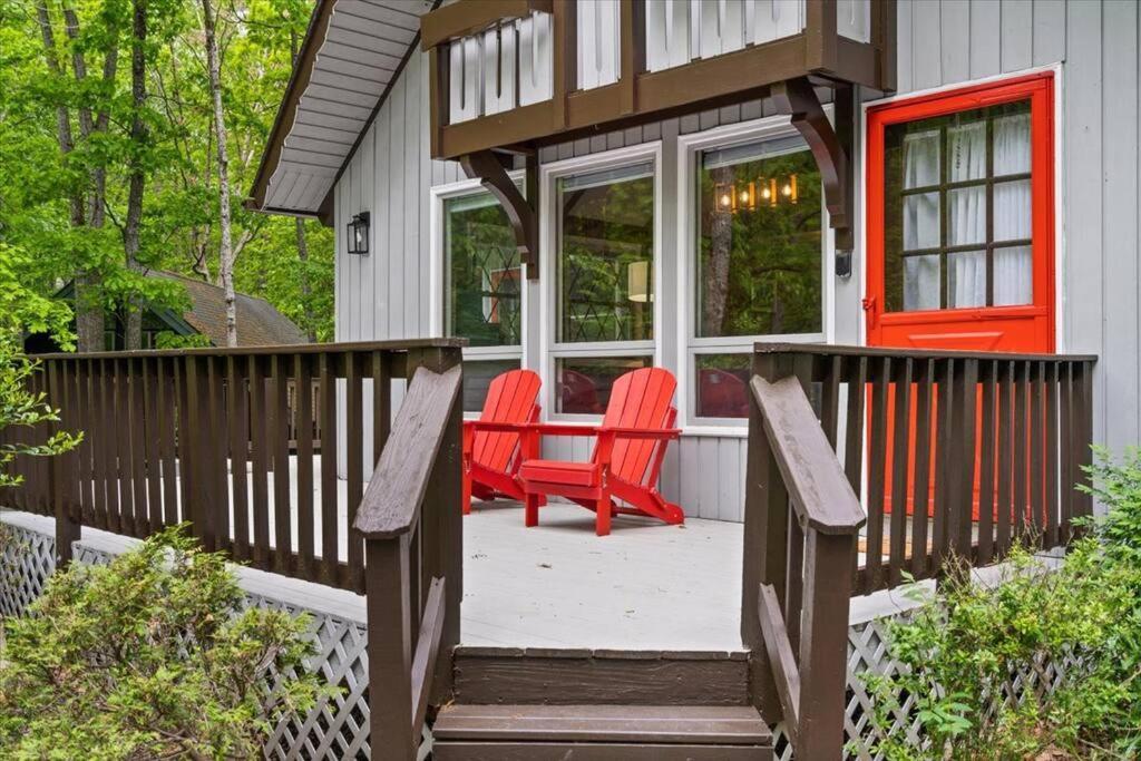 The Gingerbread House: 4 Bedroom Chalet, W/ Sunroom/Deck, Sleeps 12, Modern Amenities McGaheysville Zewnętrze zdjęcie