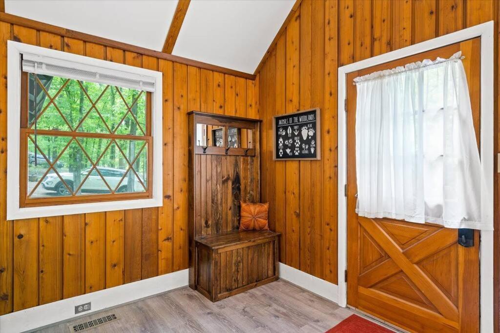 The Gingerbread House: 4 Bedroom Chalet, W/ Sunroom/Deck, Sleeps 12, Modern Amenities McGaheysville Zewnętrze zdjęcie