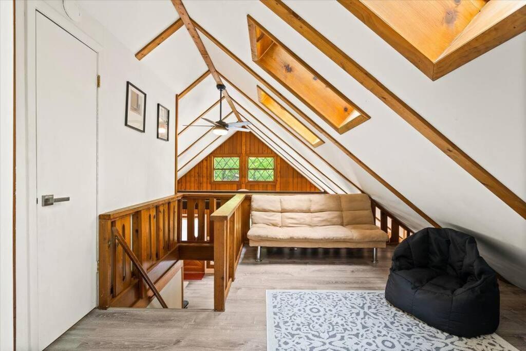The Gingerbread House: 4 Bedroom Chalet, W/ Sunroom/Deck, Sleeps 12, Modern Amenities McGaheysville Zewnętrze zdjęcie