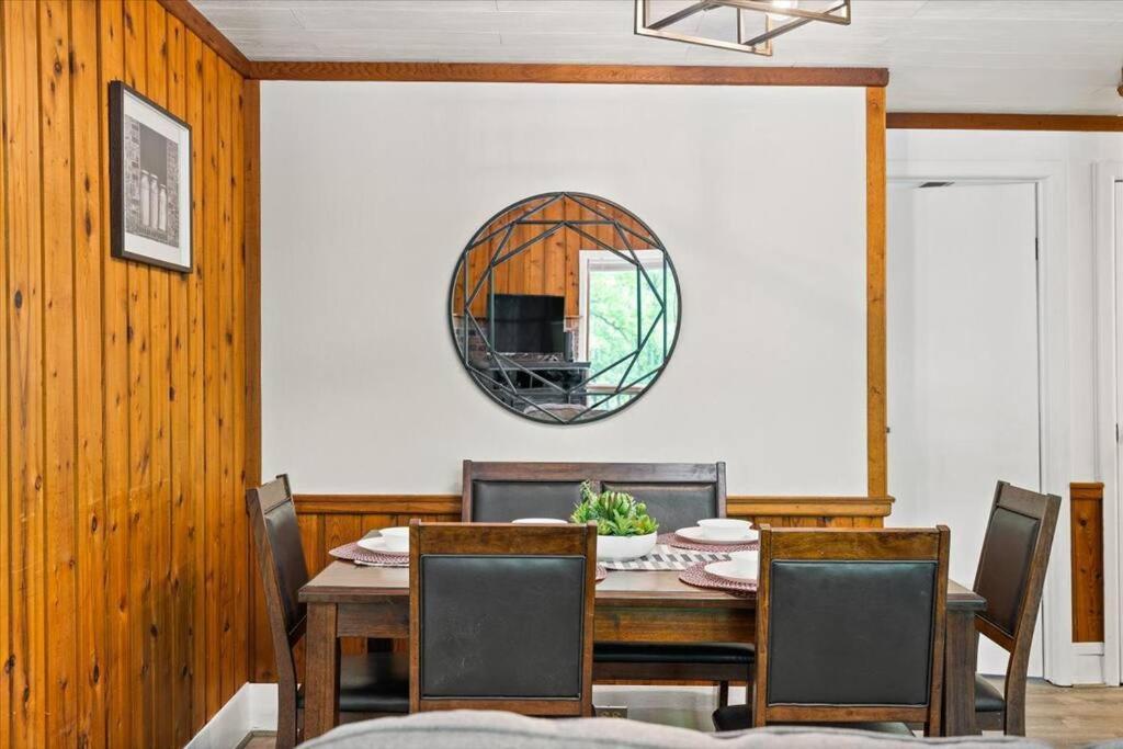 The Gingerbread House: 4 Bedroom Chalet, W/ Sunroom/Deck, Sleeps 12, Modern Amenities McGaheysville Zewnętrze zdjęcie