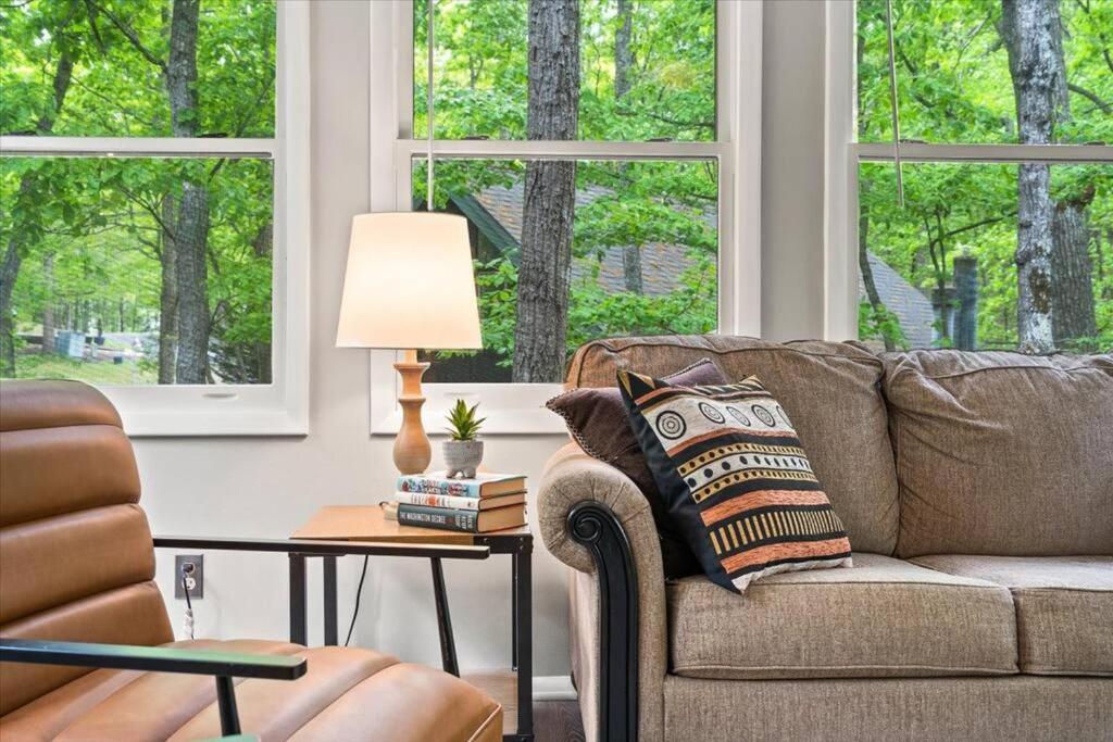 The Gingerbread House: 4 Bedroom Chalet, W/ Sunroom/Deck, Sleeps 12, Modern Amenities McGaheysville Zewnętrze zdjęcie