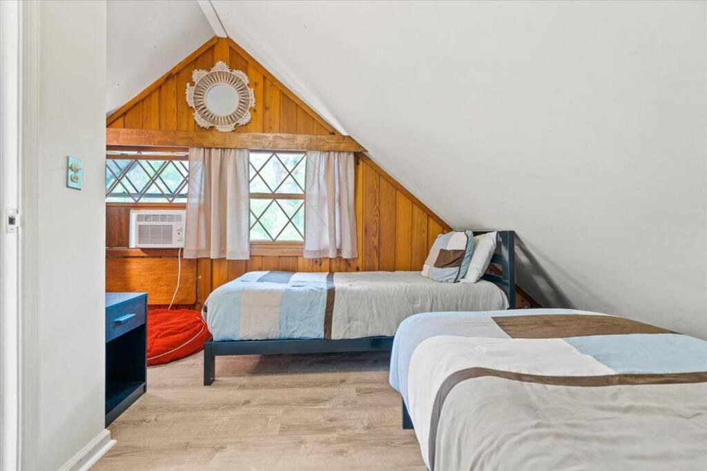 The Gingerbread House: 4 Bedroom Chalet, W/ Sunroom/Deck, Sleeps 12, Modern Amenities McGaheysville Zewnętrze zdjęcie