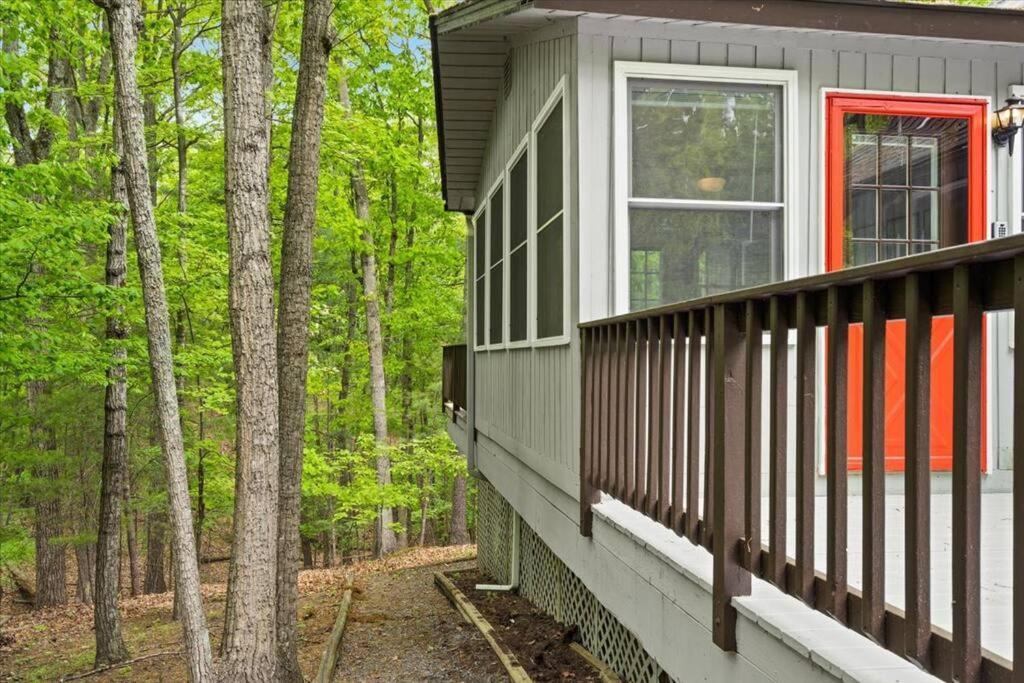 The Gingerbread House: 4 Bedroom Chalet, W/ Sunroom/Deck, Sleeps 12, Modern Amenities McGaheysville Zewnętrze zdjęcie