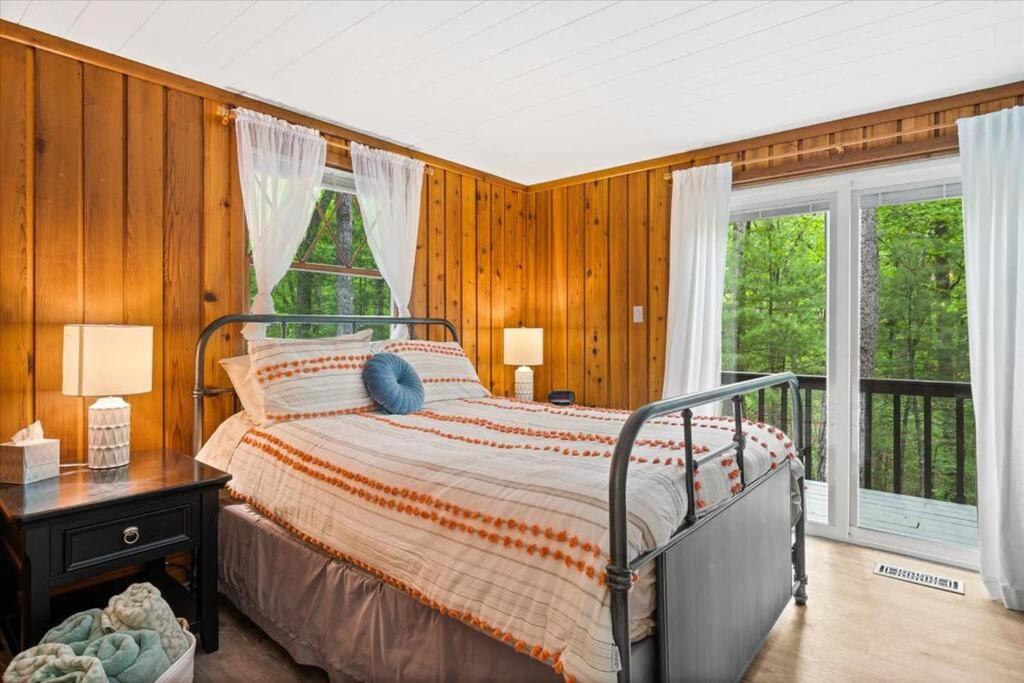 The Gingerbread House: 4 Bedroom Chalet, W/ Sunroom/Deck, Sleeps 12, Modern Amenities McGaheysville Zewnętrze zdjęcie