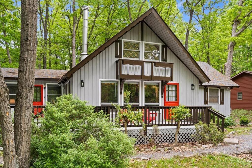 The Gingerbread House: 4 Bedroom Chalet, W/ Sunroom/Deck, Sleeps 12, Modern Amenities McGaheysville Zewnętrze zdjęcie