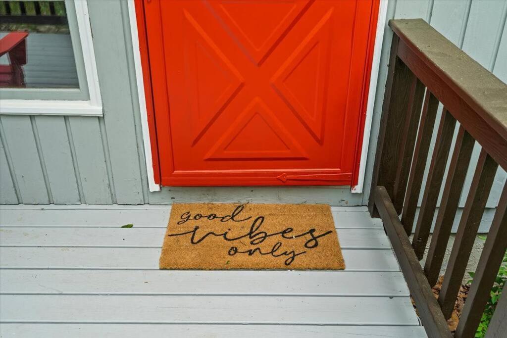 The Gingerbread House: 4 Bedroom Chalet, W/ Sunroom/Deck, Sleeps 12, Modern Amenities McGaheysville Zewnętrze zdjęcie