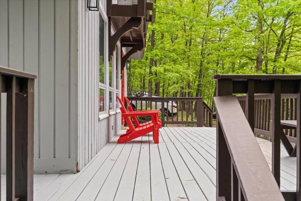 The Gingerbread House: 4 Bedroom Chalet, W/ Sunroom/Deck, Sleeps 12, Modern Amenities McGaheysville Zewnętrze zdjęcie