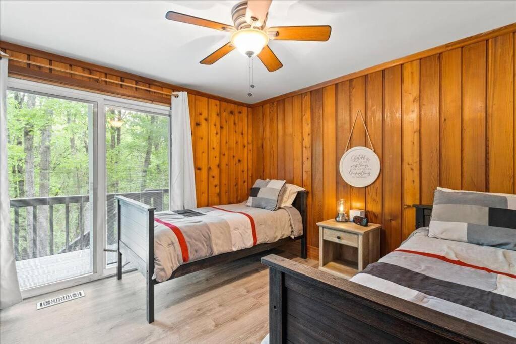 The Gingerbread House: 4 Bedroom Chalet, W/ Sunroom/Deck, Sleeps 12, Modern Amenities McGaheysville Zewnętrze zdjęcie