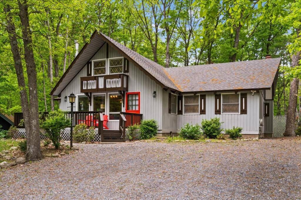 The Gingerbread House: 4 Bedroom Chalet, W/ Sunroom/Deck, Sleeps 12, Modern Amenities McGaheysville Zewnętrze zdjęcie