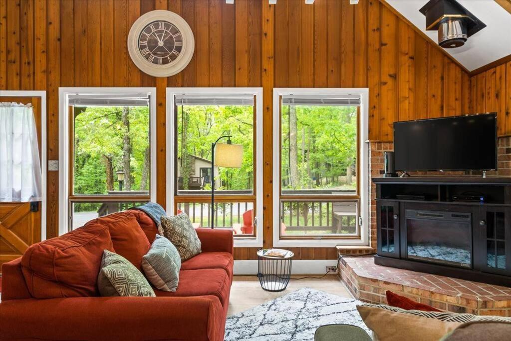 The Gingerbread House: 4 Bedroom Chalet, W/ Sunroom/Deck, Sleeps 12, Modern Amenities McGaheysville Zewnętrze zdjęcie