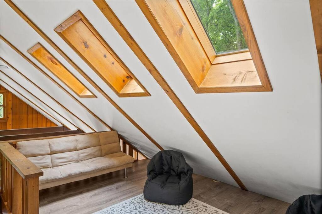 The Gingerbread House: 4 Bedroom Chalet, W/ Sunroom/Deck, Sleeps 12, Modern Amenities McGaheysville Zewnętrze zdjęcie
