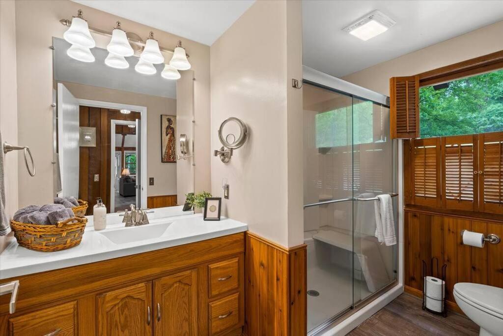 The Gingerbread House: 4 Bedroom Chalet, W/ Sunroom/Deck, Sleeps 12, Modern Amenities McGaheysville Zewnętrze zdjęcie